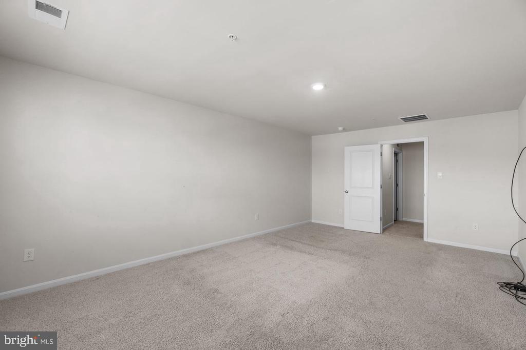 2070 POMONA WAY