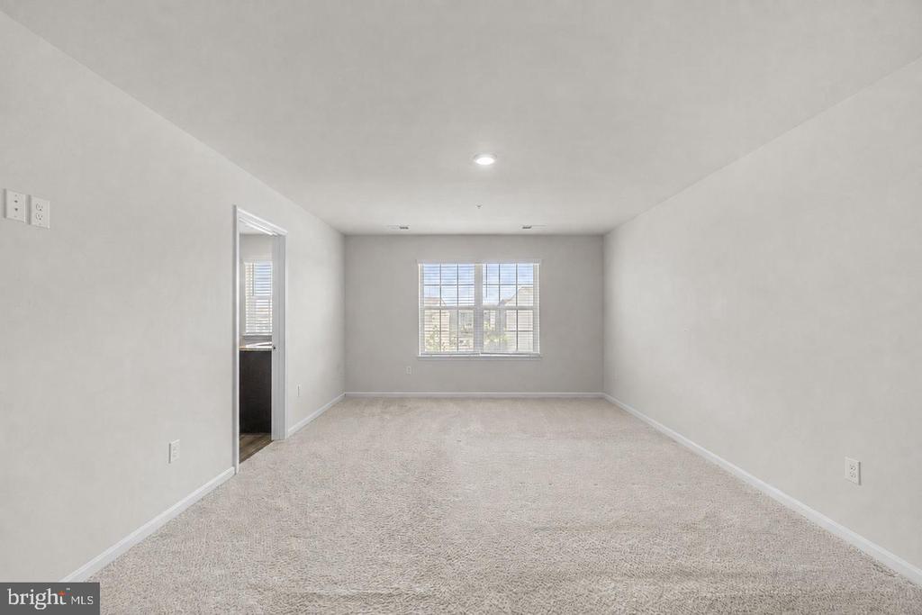 2070 POMONA WAY