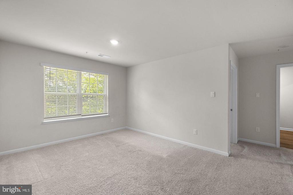 2070 POMONA WAY