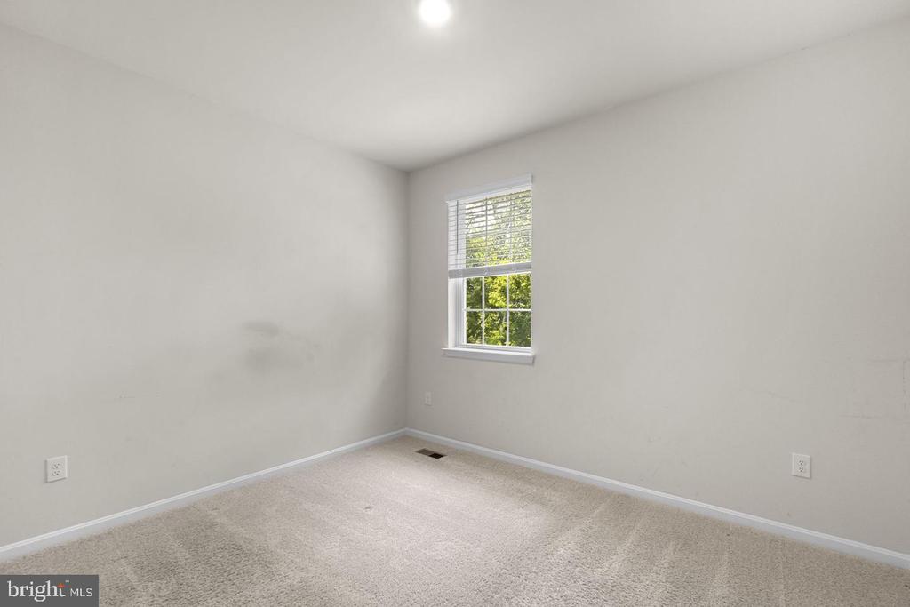 2070 POMONA WAY