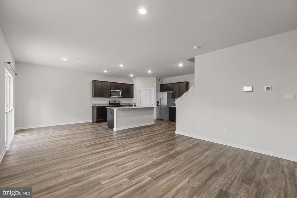 2070 POMONA WAY
