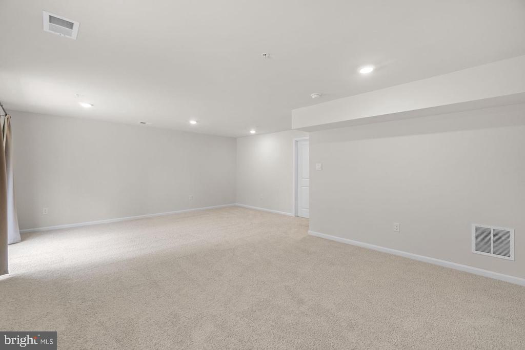 2070 POMONA WAY