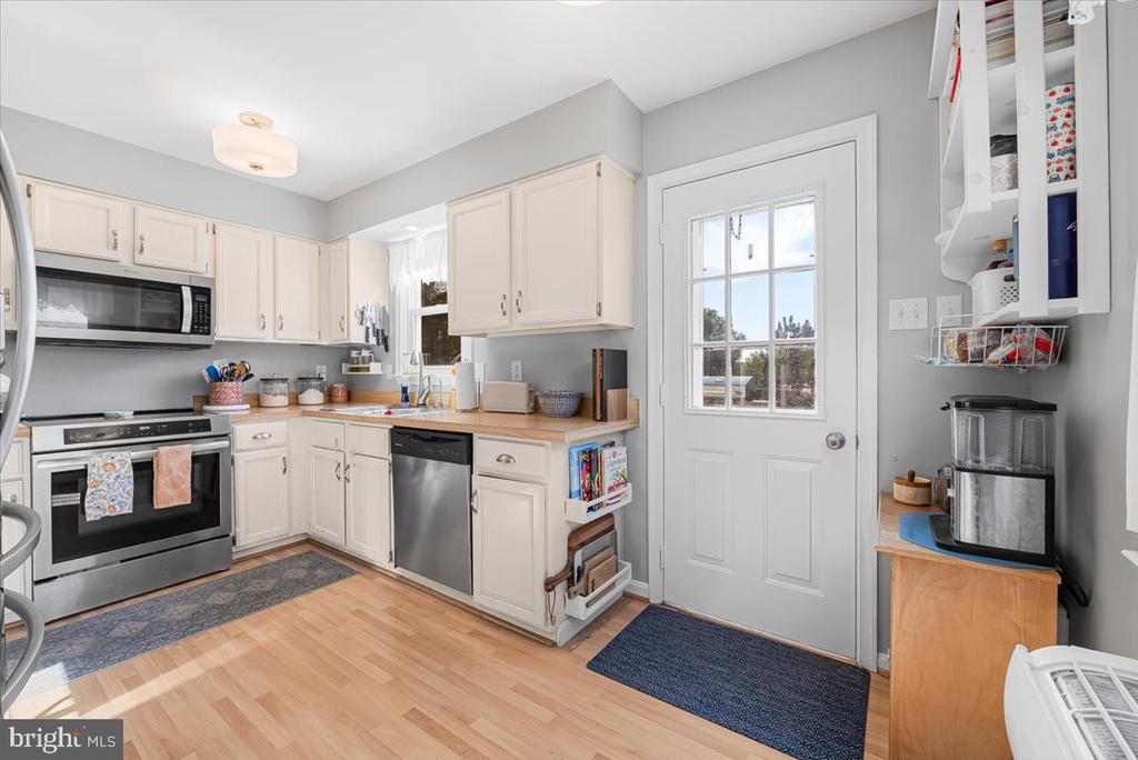 10 VISTA AVENUE