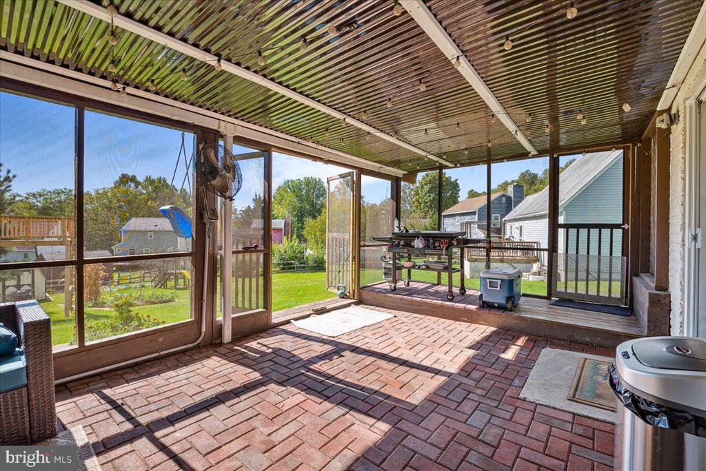 10 VISTA AVENUE