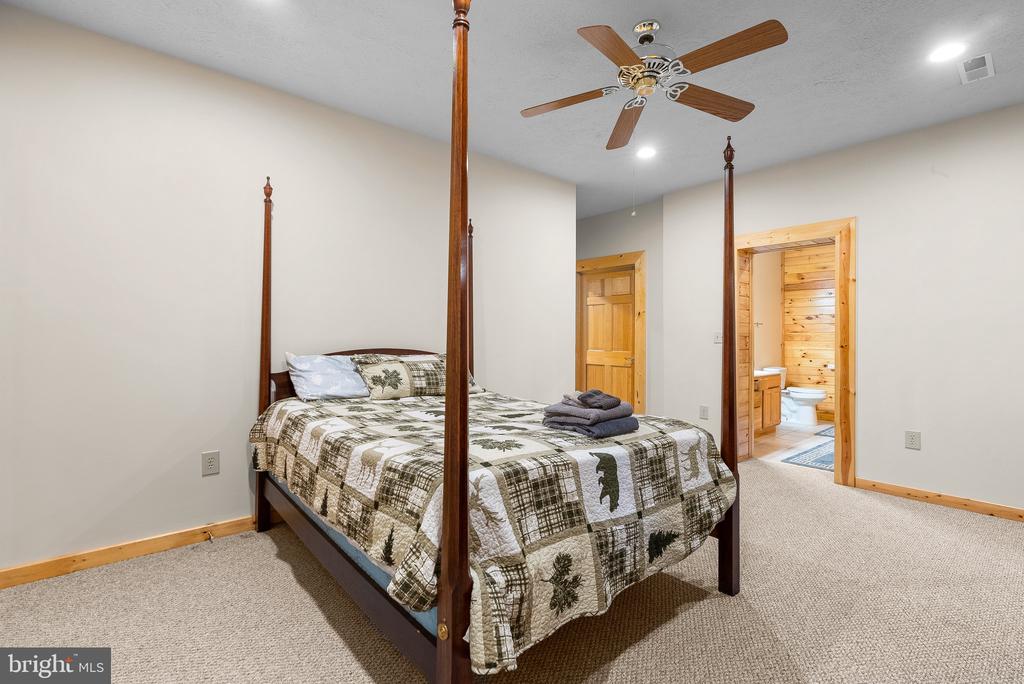 130 Jakes Dr