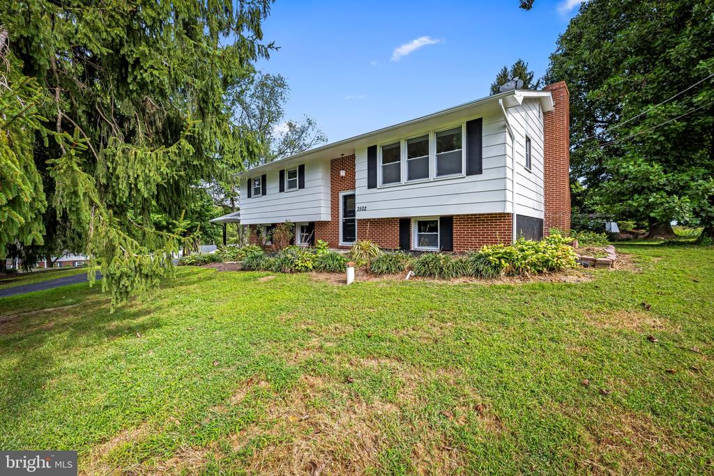 3502 LARK DRIVE