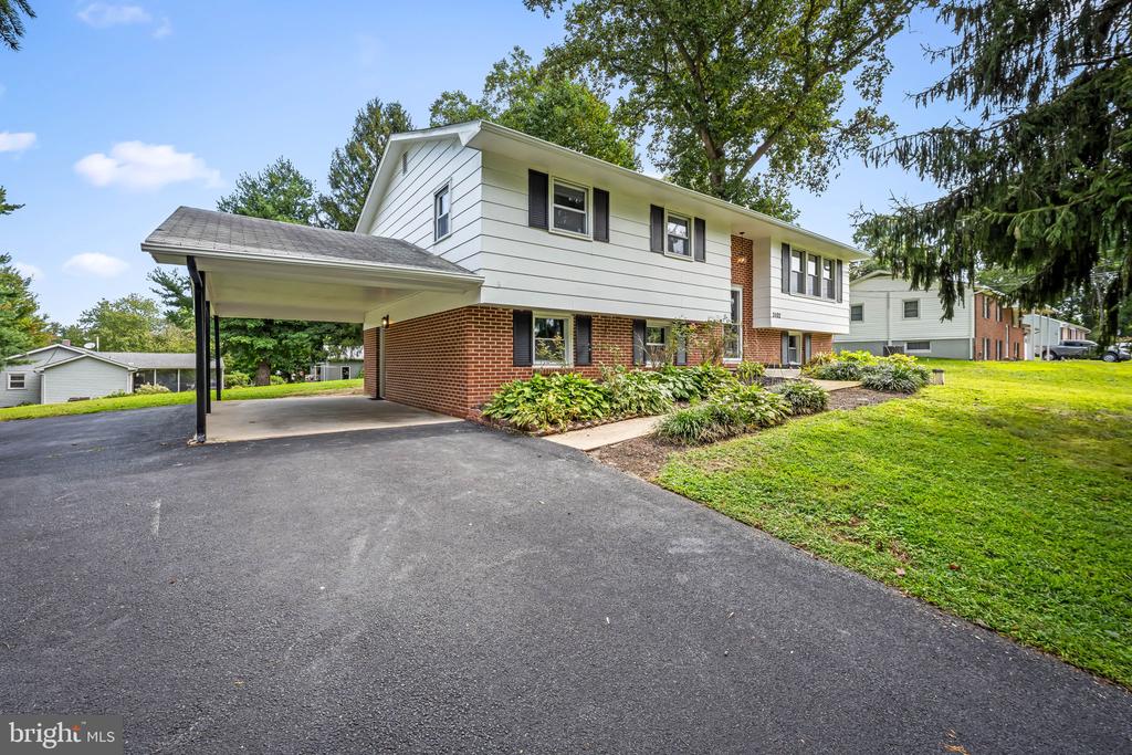 3502 LARK DRIVE