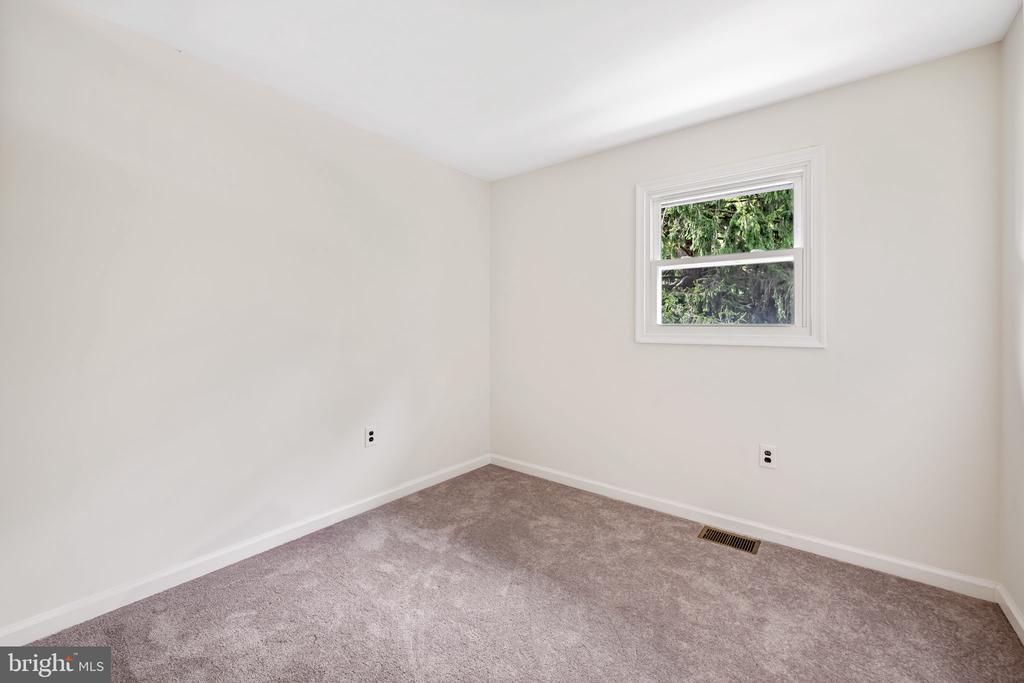 3502 LARK DRIVE
