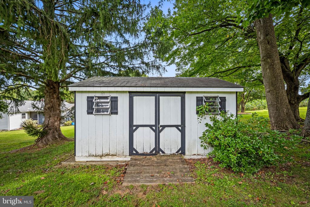 3502 LARK DRIVE