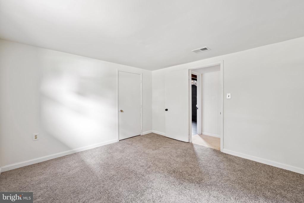 3502 LARK DRIVE