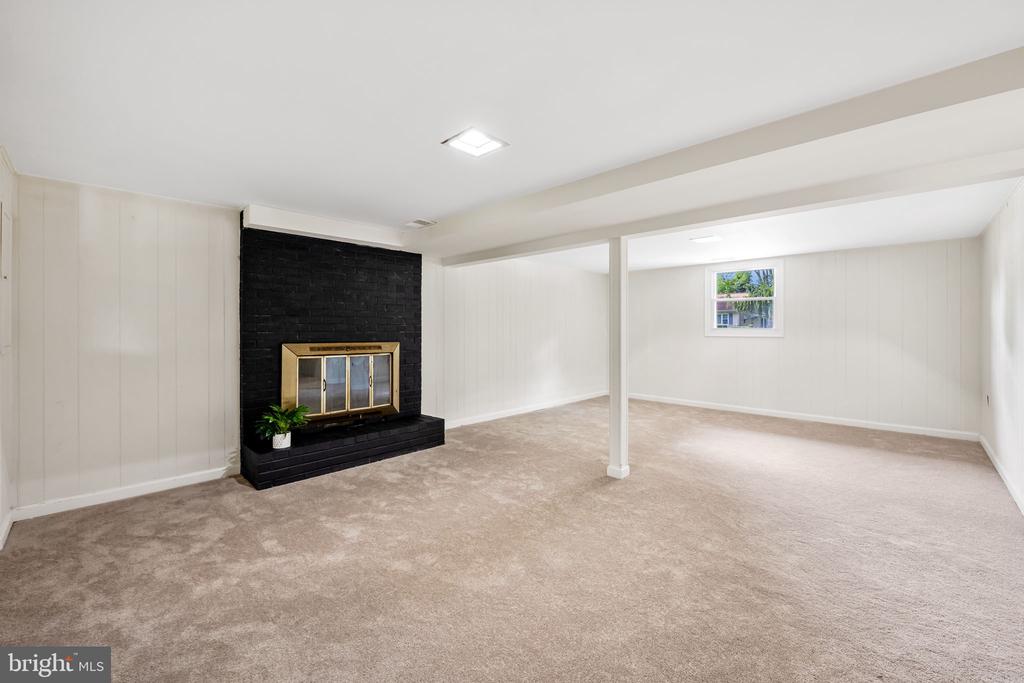 3502 LARK DRIVE