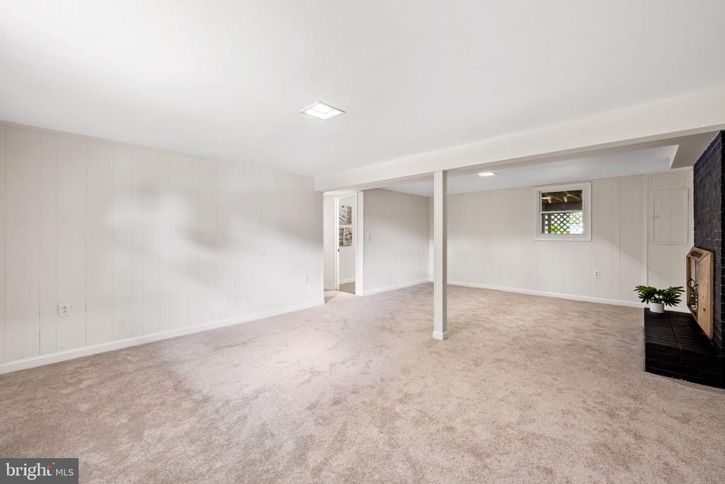 3502 LARK DRIVE