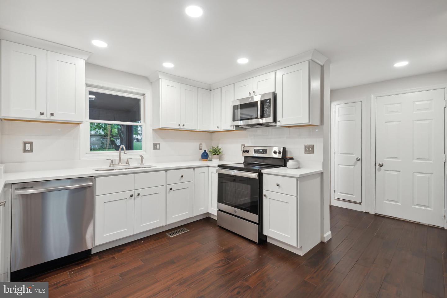7103 Forest Green COURT