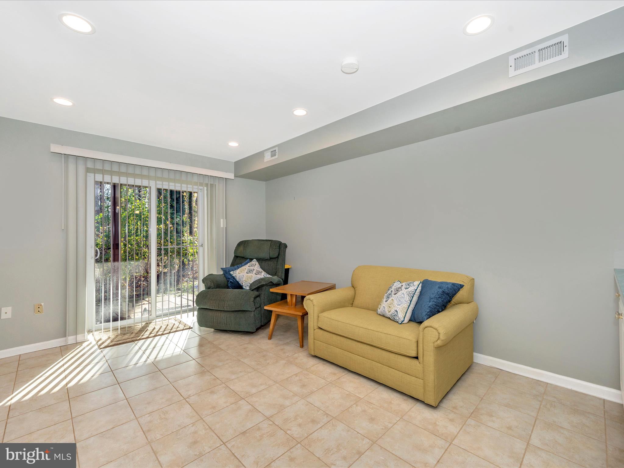 6462 Ducketts LANE Unit: 7-6