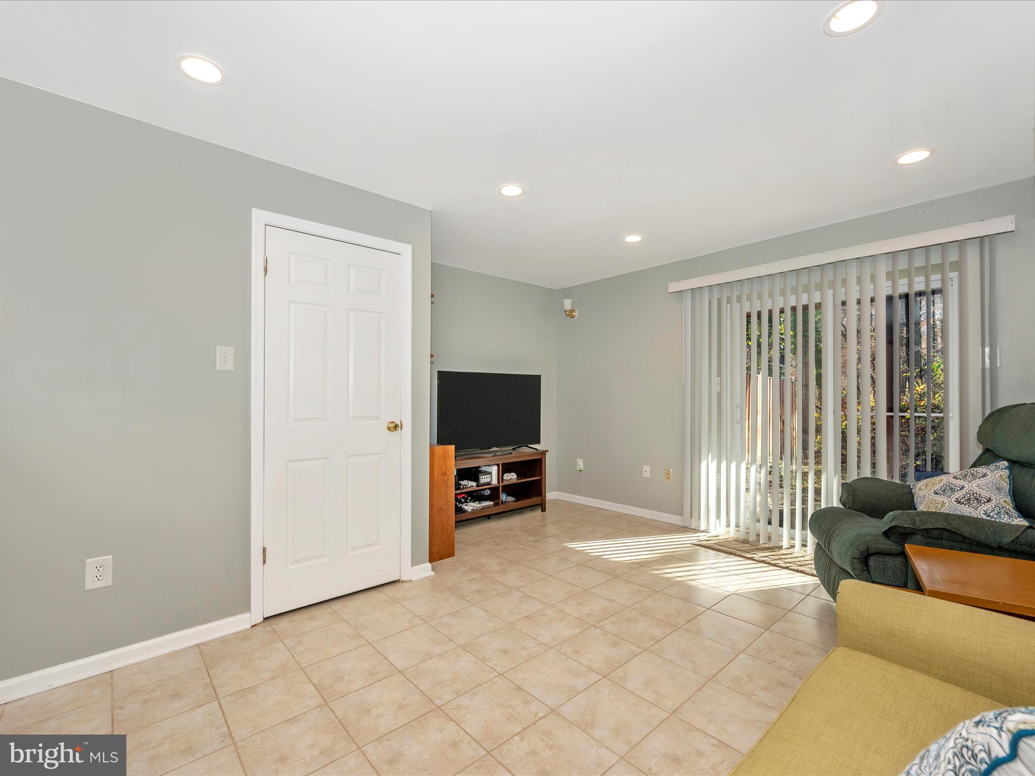6462 Ducketts LANE Unit: 7-6