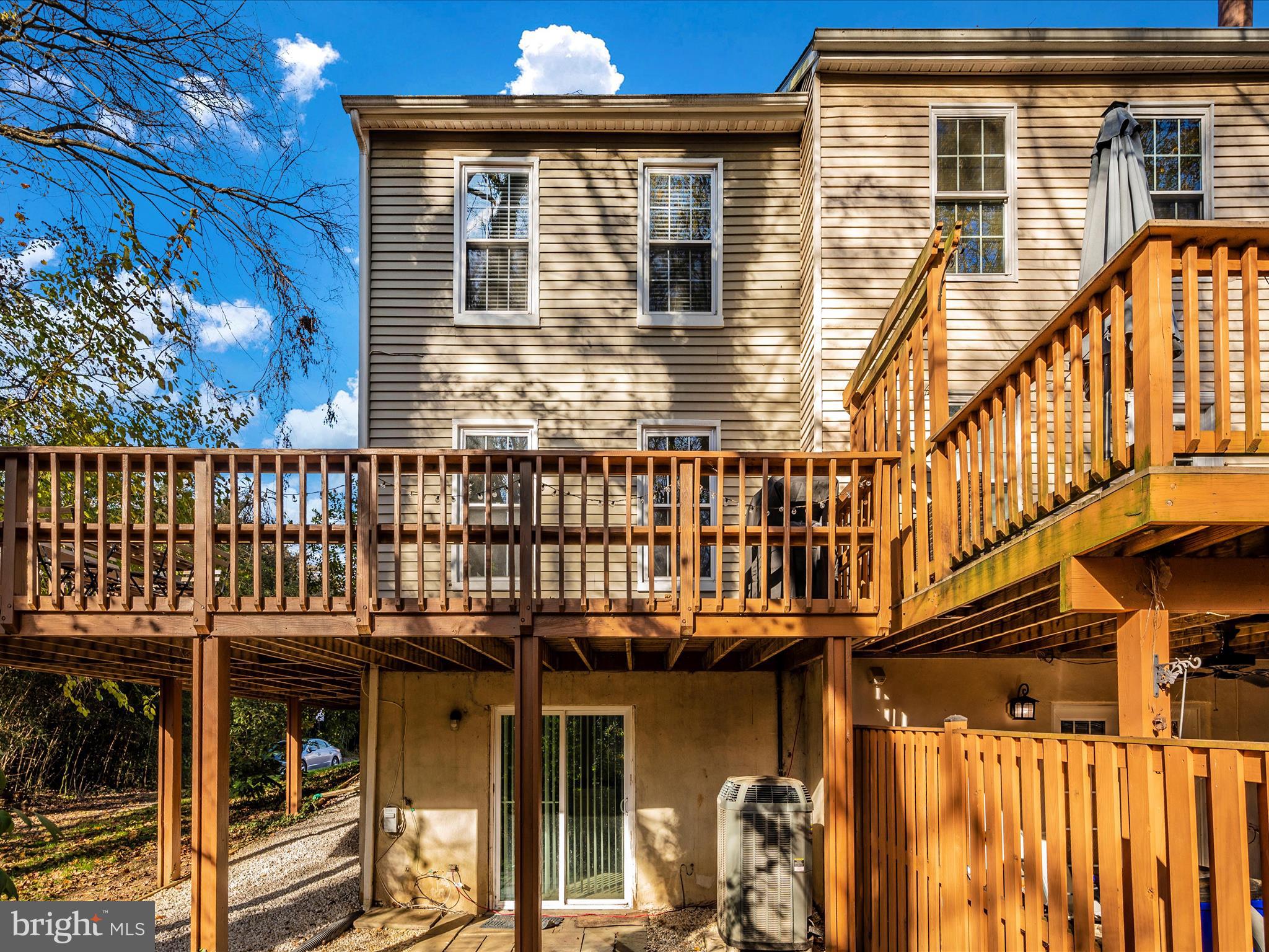 6462 Ducketts LANE Unit: 7-6