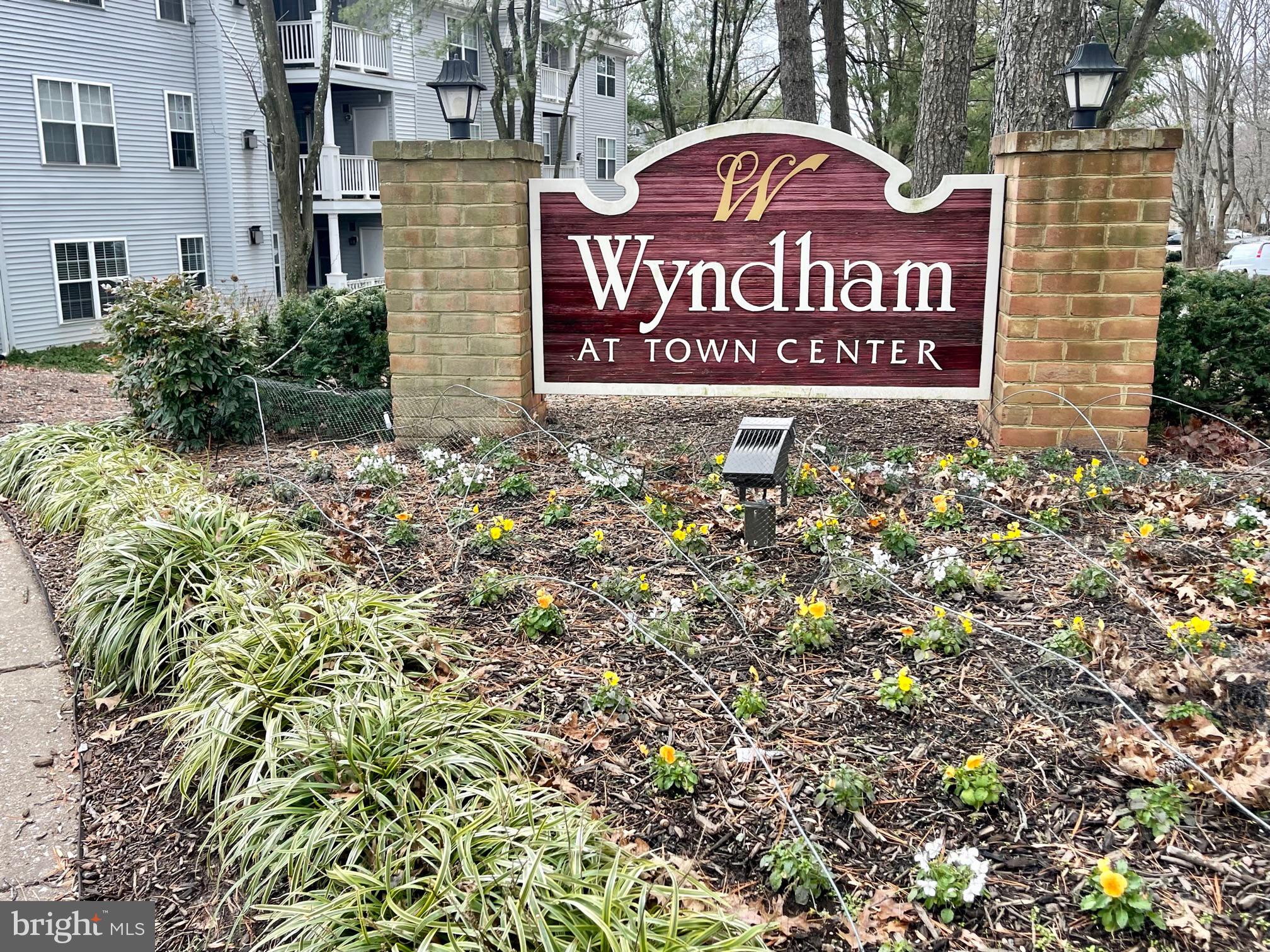 5827 Wyndham Cir #301