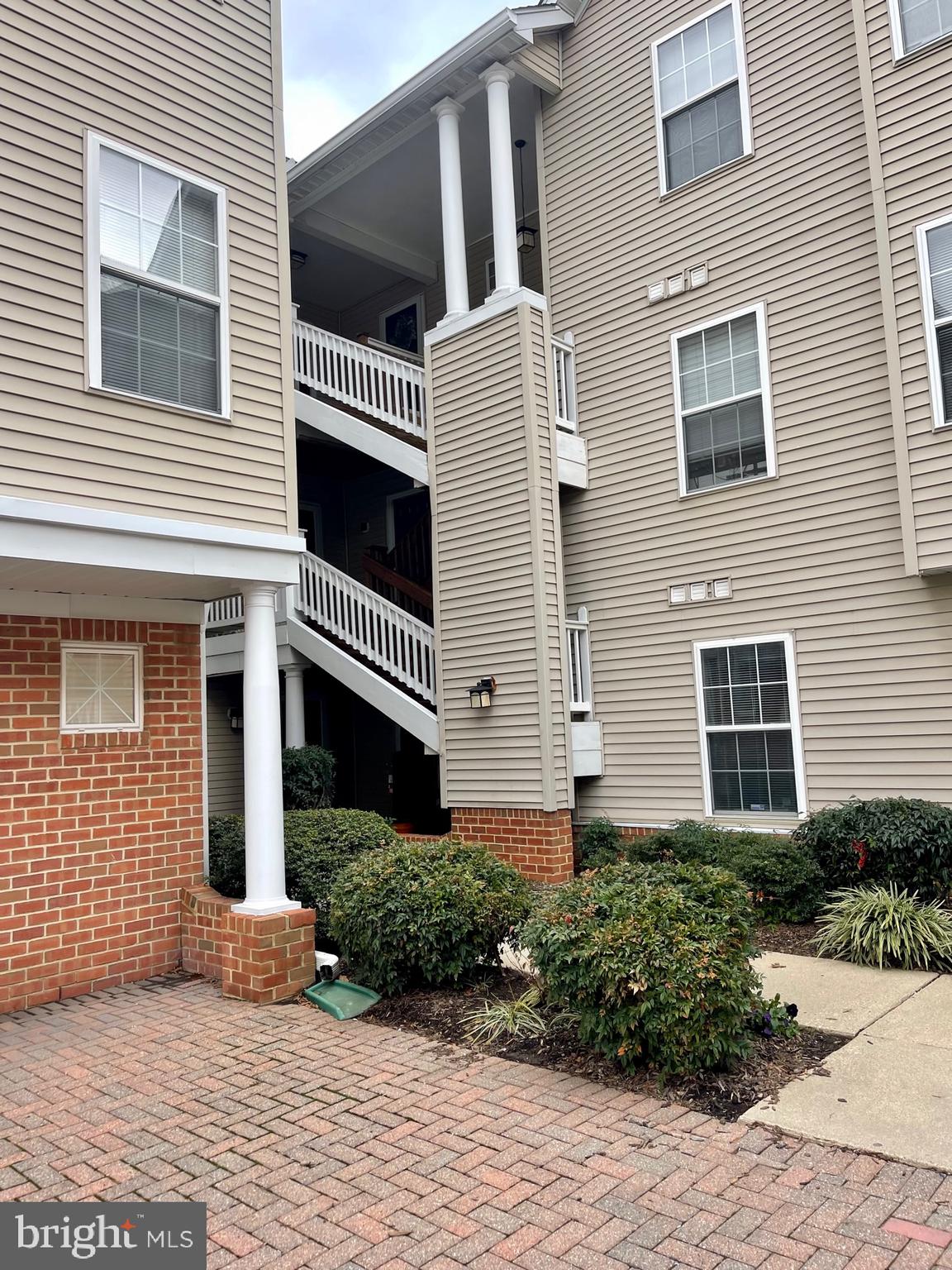 5827 Wyndham Cir #301