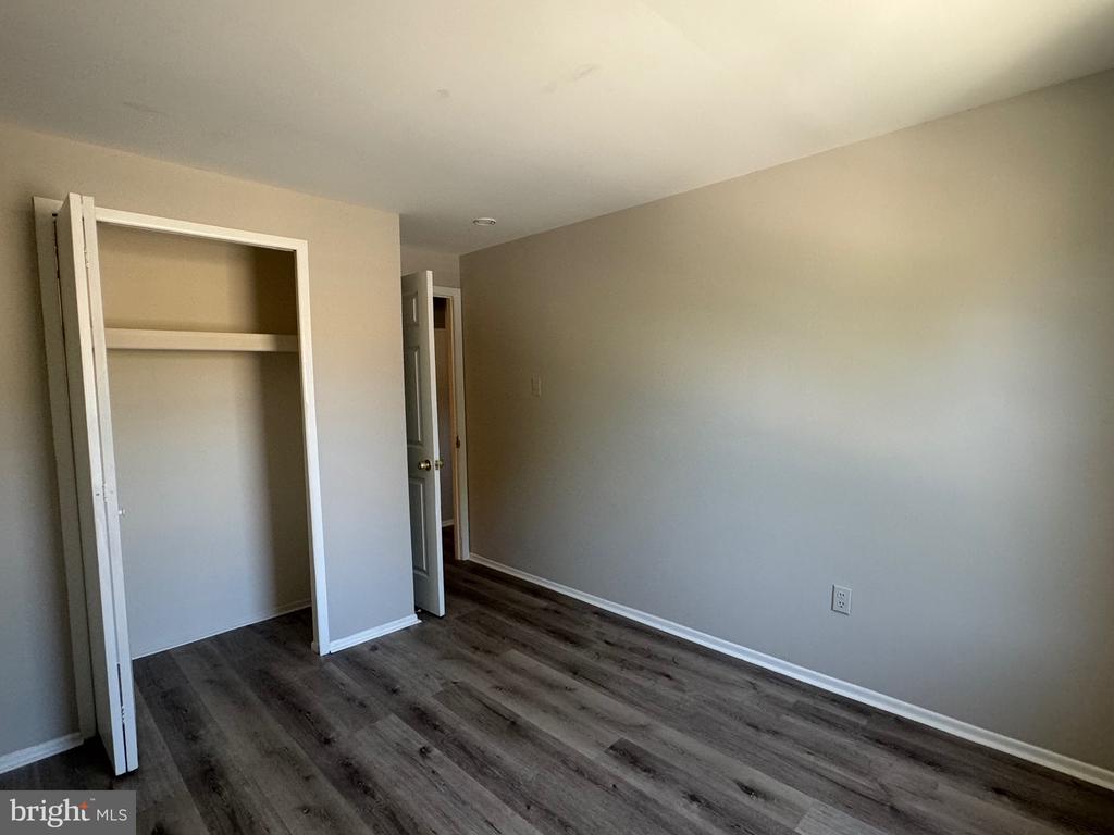 9728 SUMMER PARK COURT