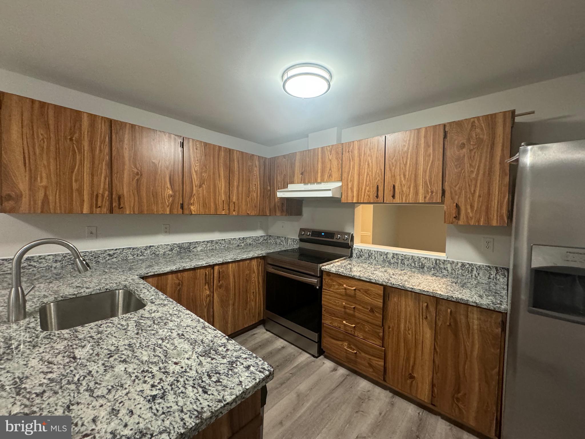 9728 SUMMER PARK COURT