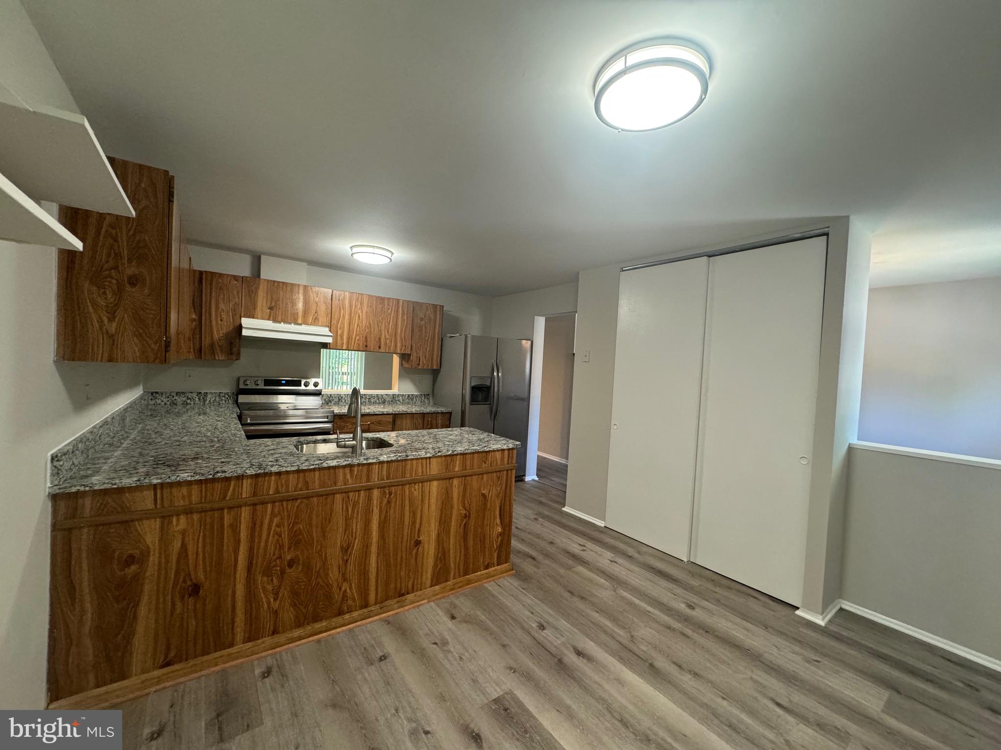 9728 SUMMER PARK COURT