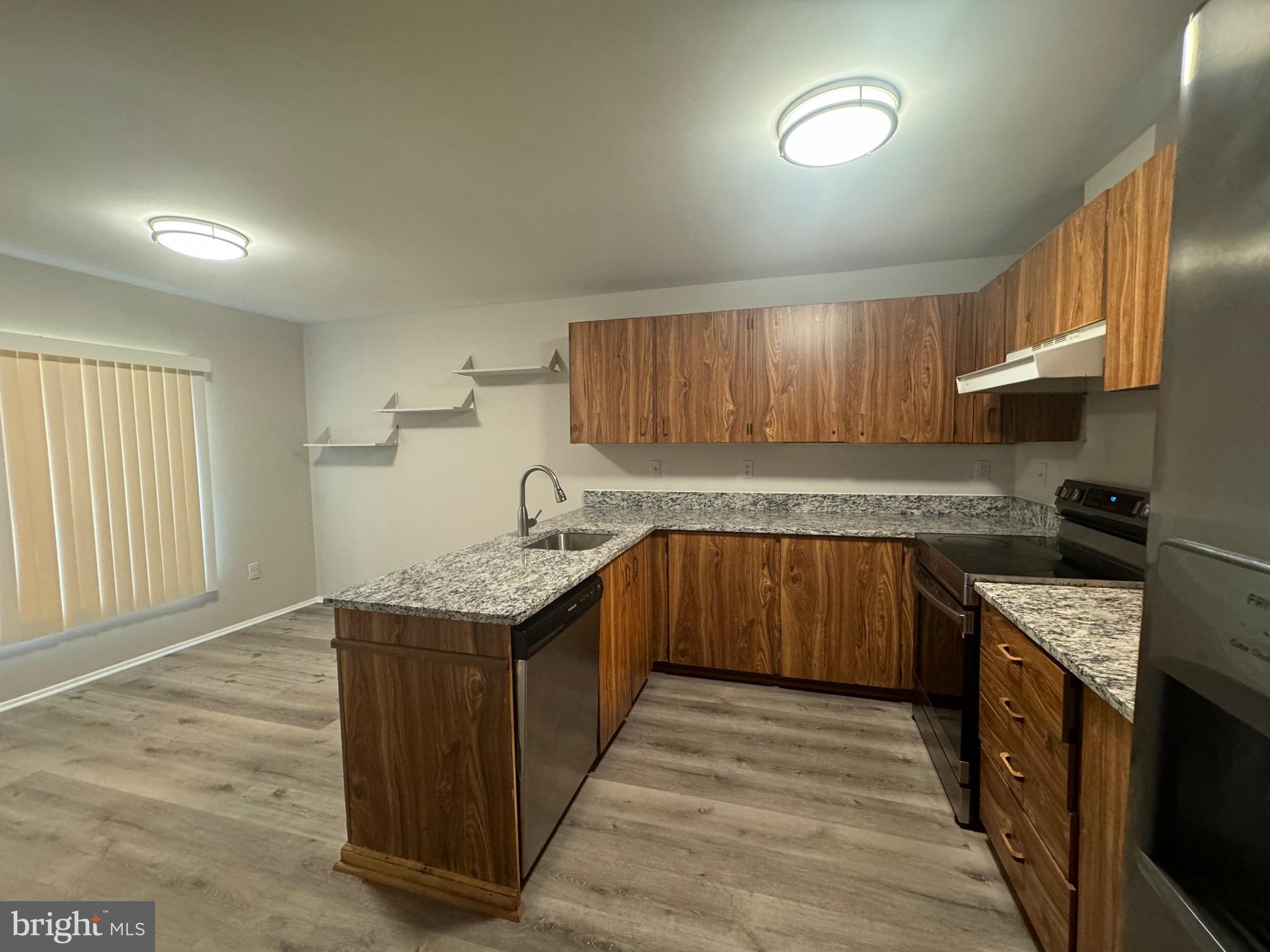 9728 SUMMER PARK COURT