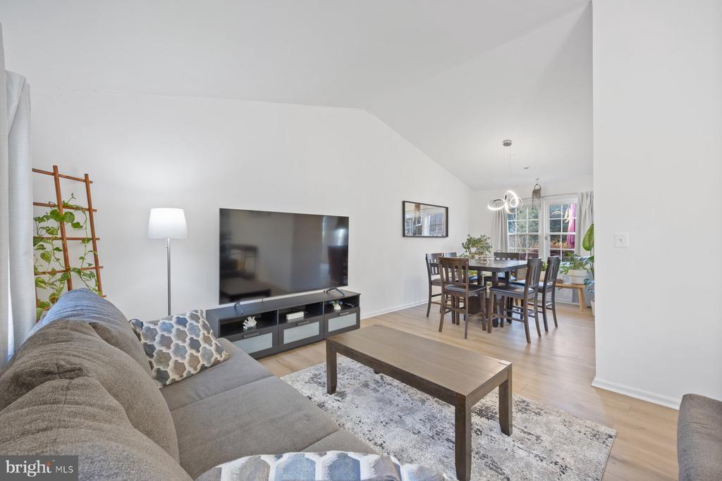 5642 LIGHTSPUN LANE
