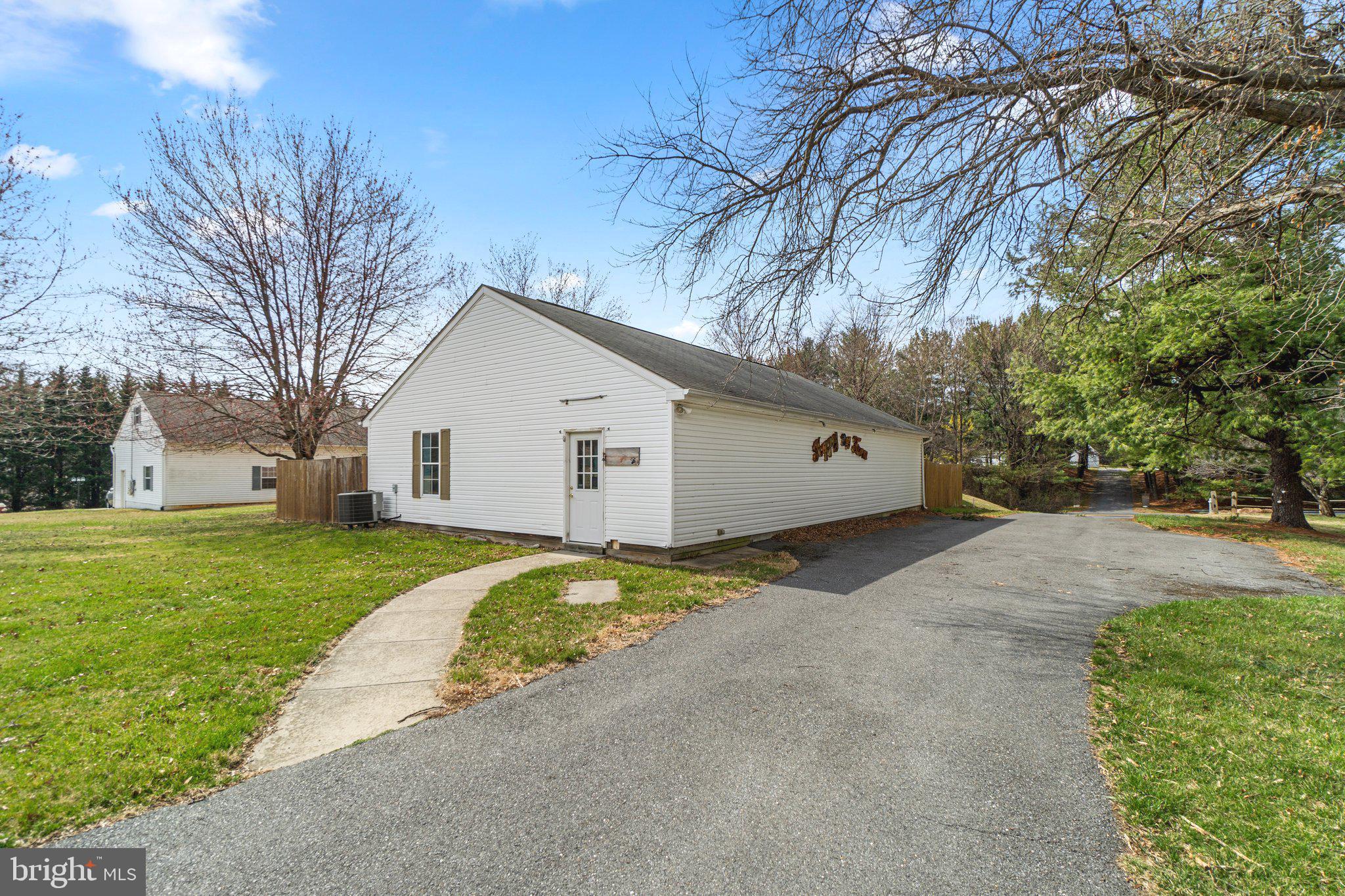 17425 Nursery Ct