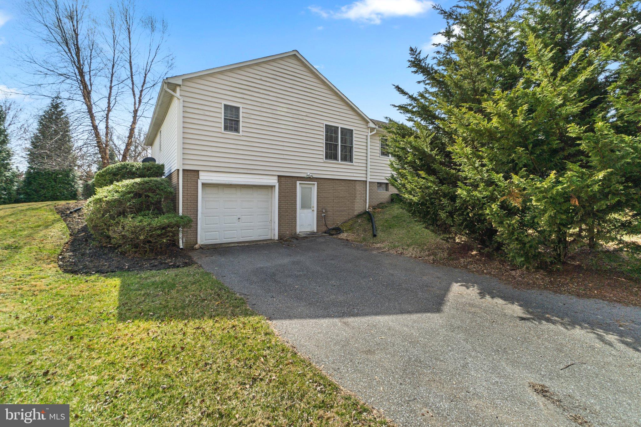 17425 Nursery Ct