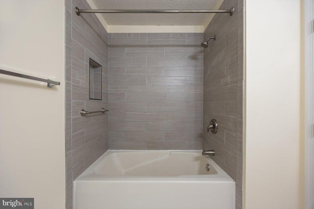 9519 OAKHURST 1
