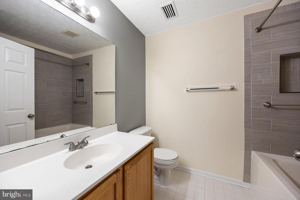 9519 OAKHURST 1