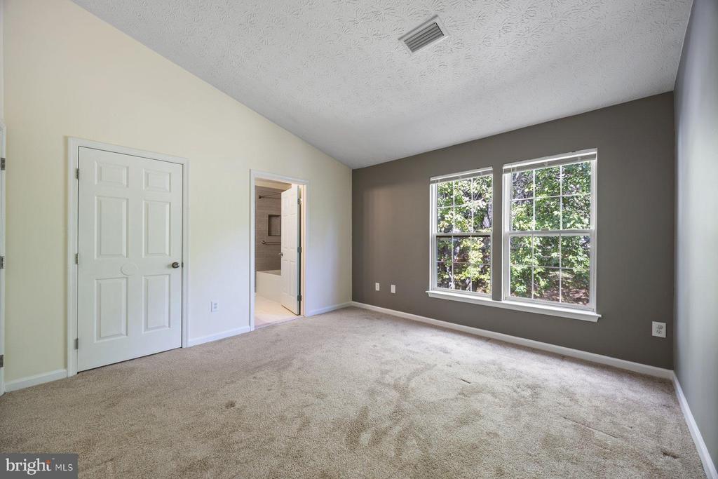 9519 OAKHURST 1