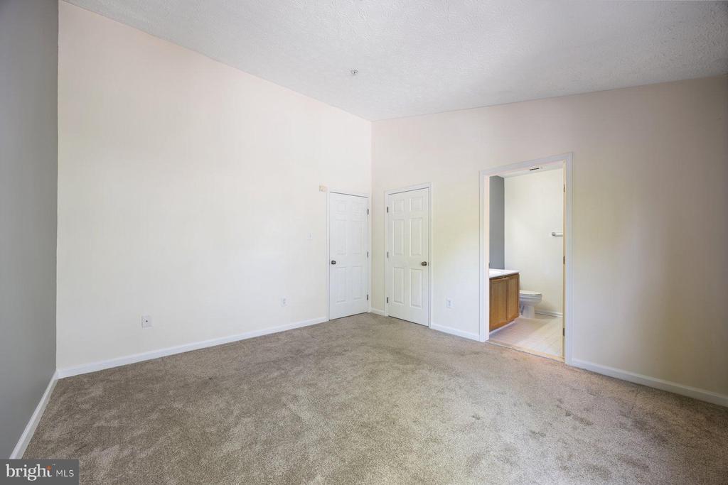 9519 OAKHURST 1
