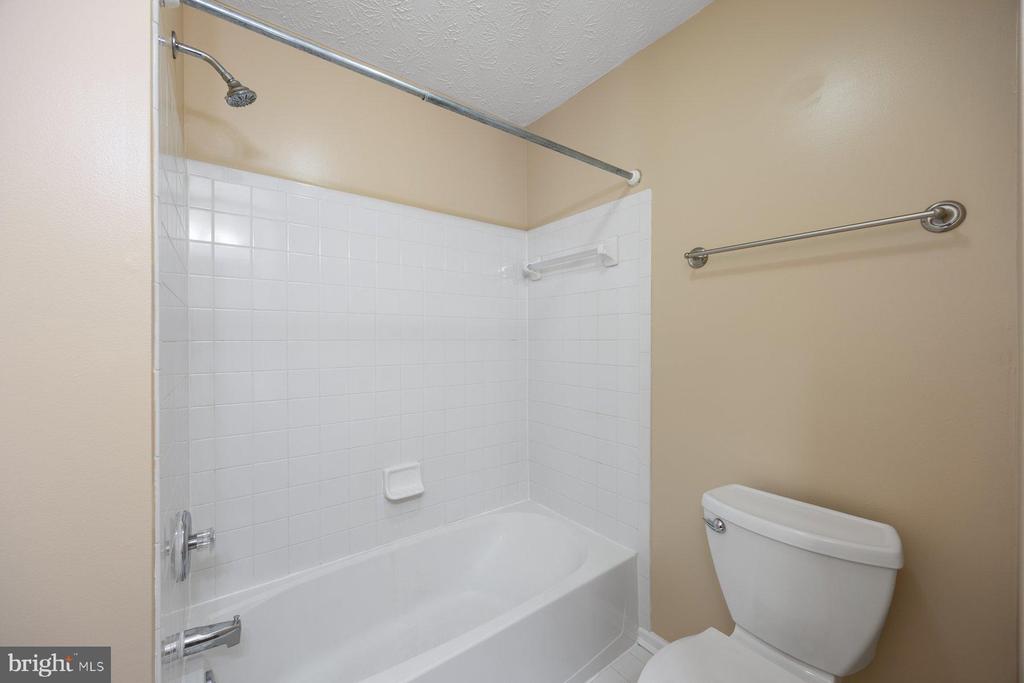9519 OAKHURST 1