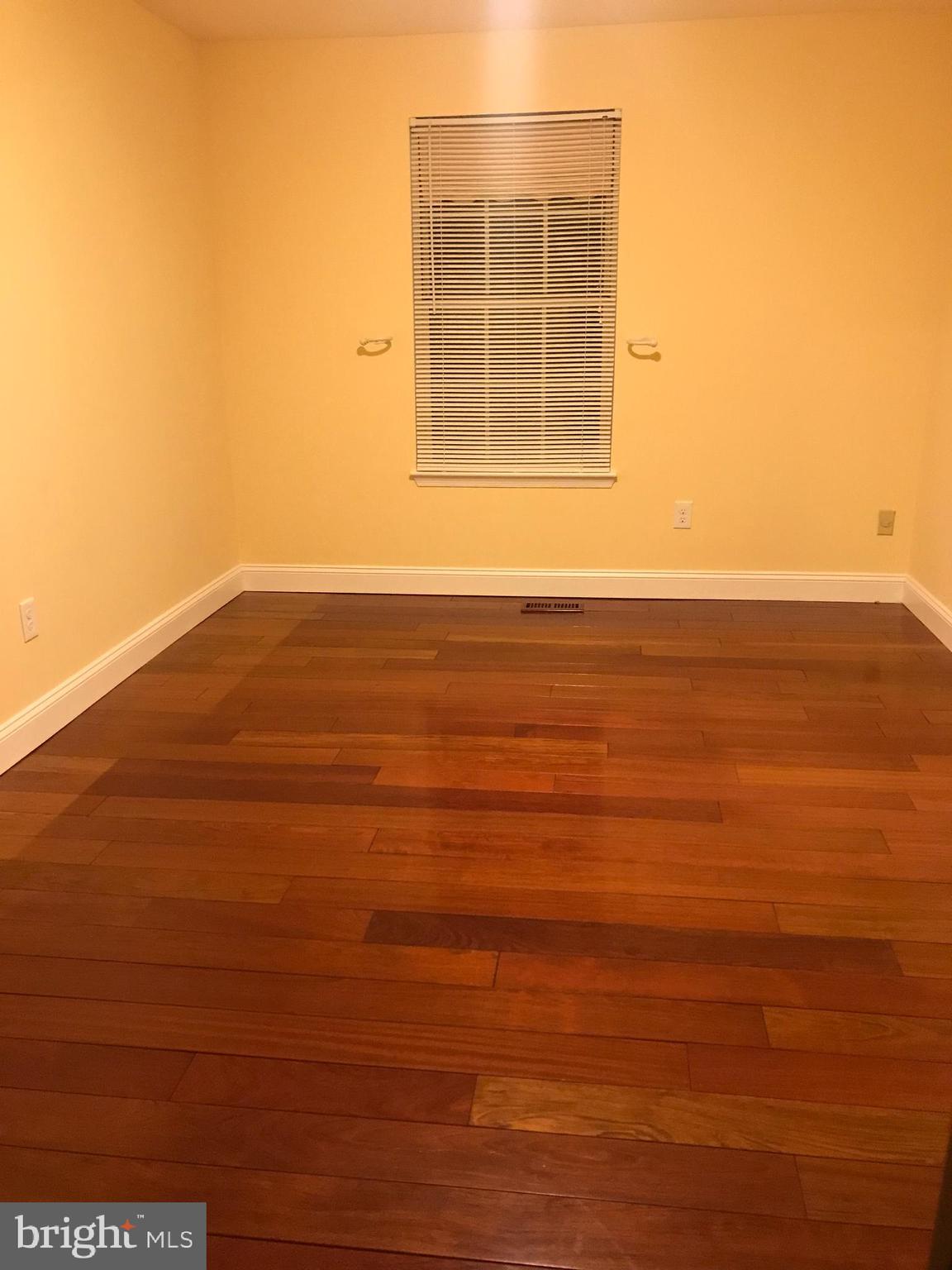 10354 COLLEGE SQUARE