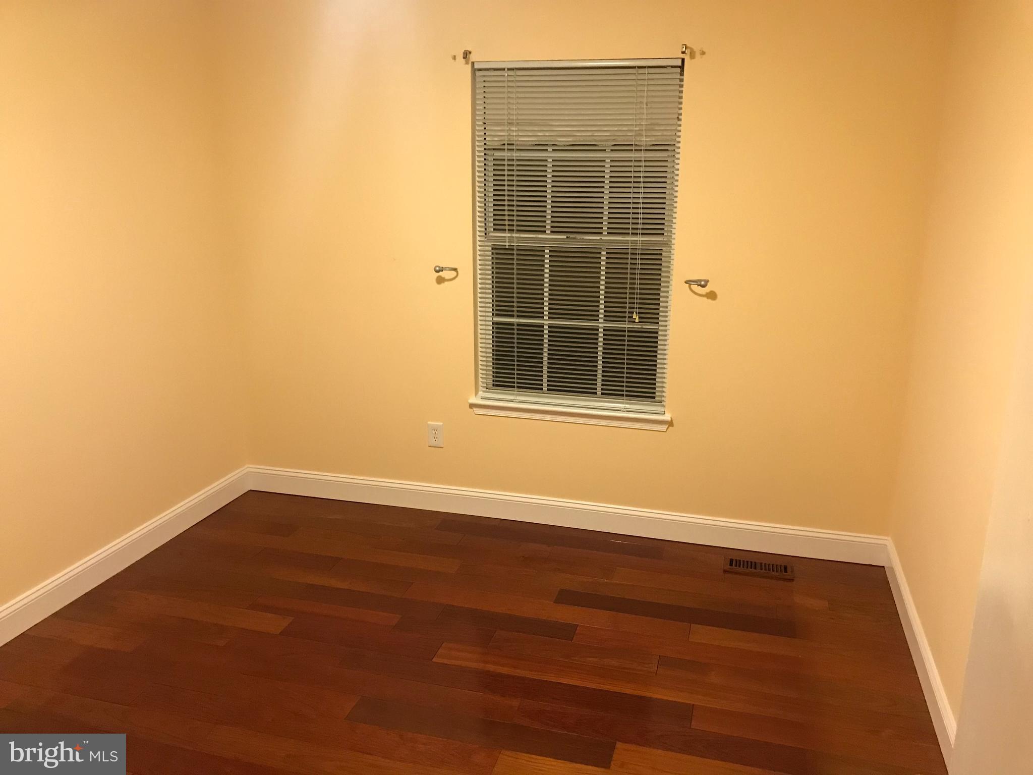 10354 COLLEGE SQUARE