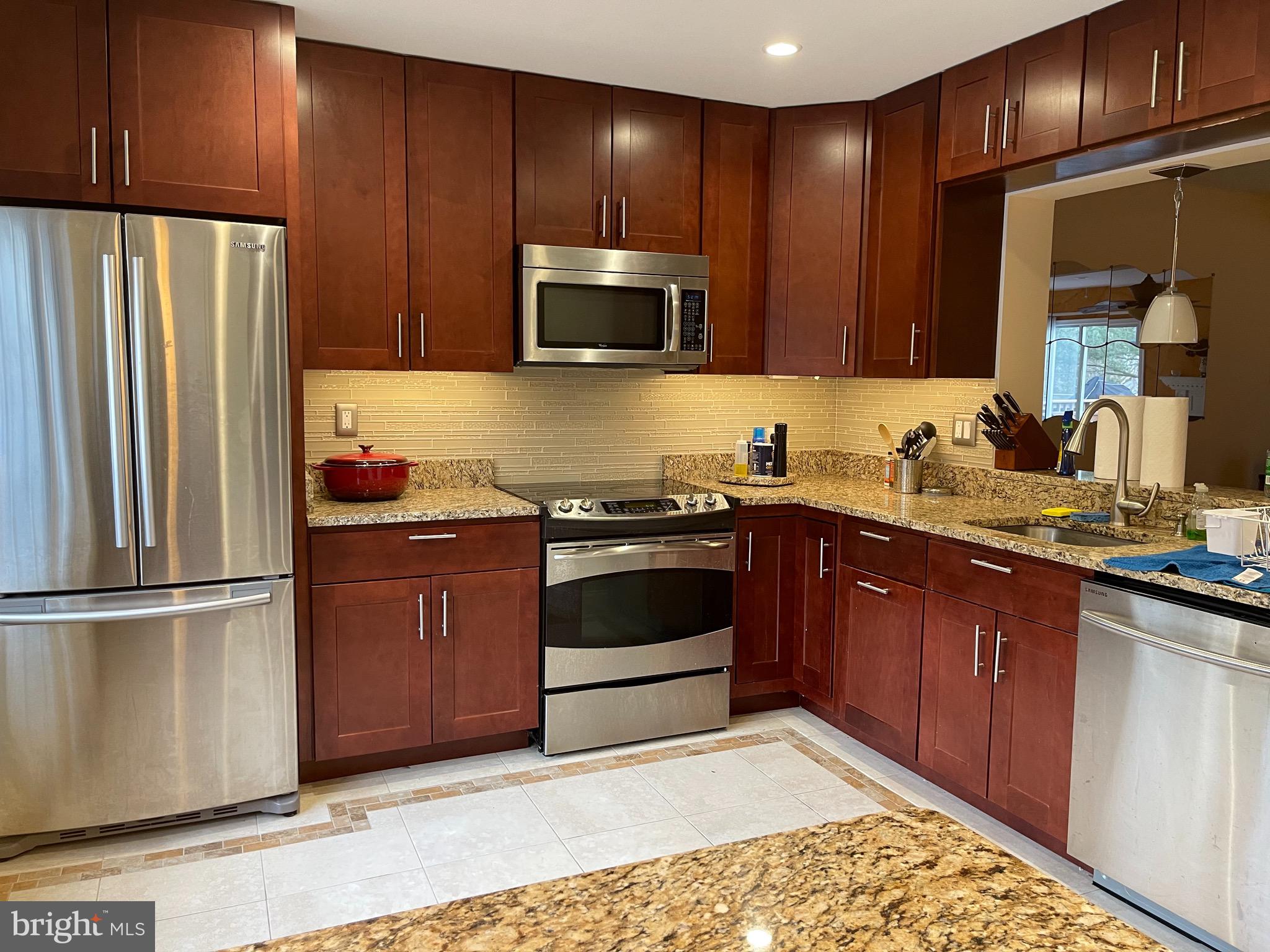 10354 COLLEGE SQUARE