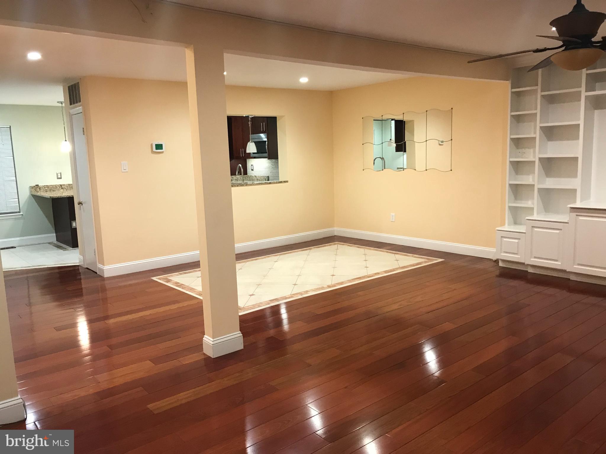 10354 COLLEGE SQUARE