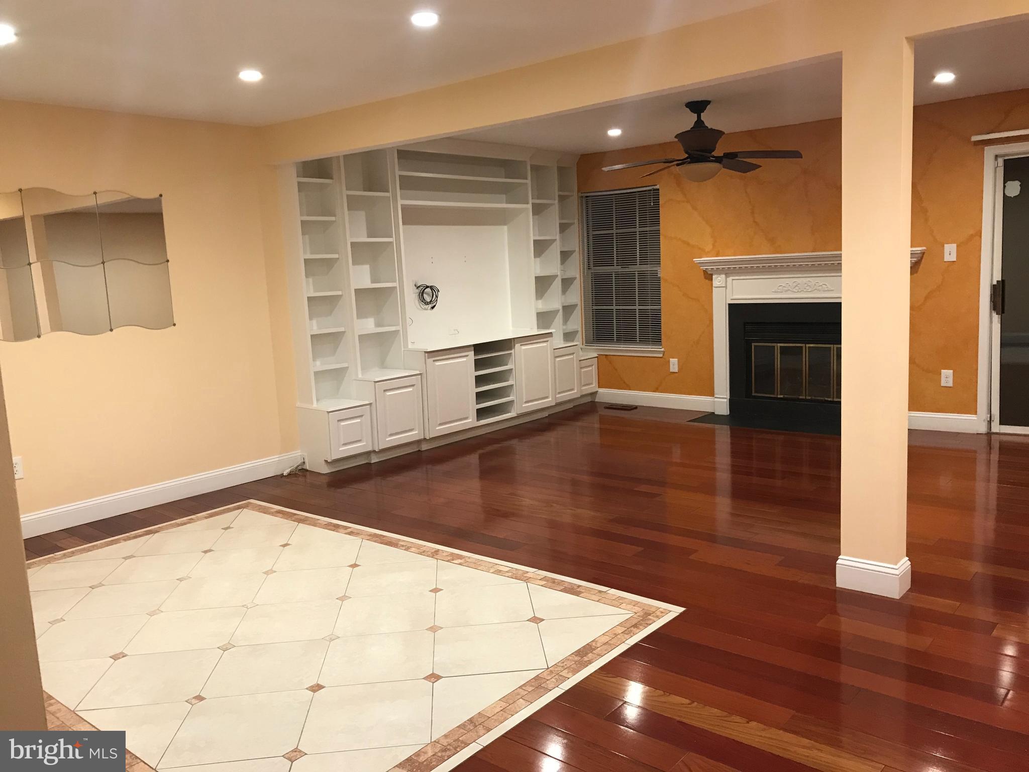 10354 COLLEGE SQUARE