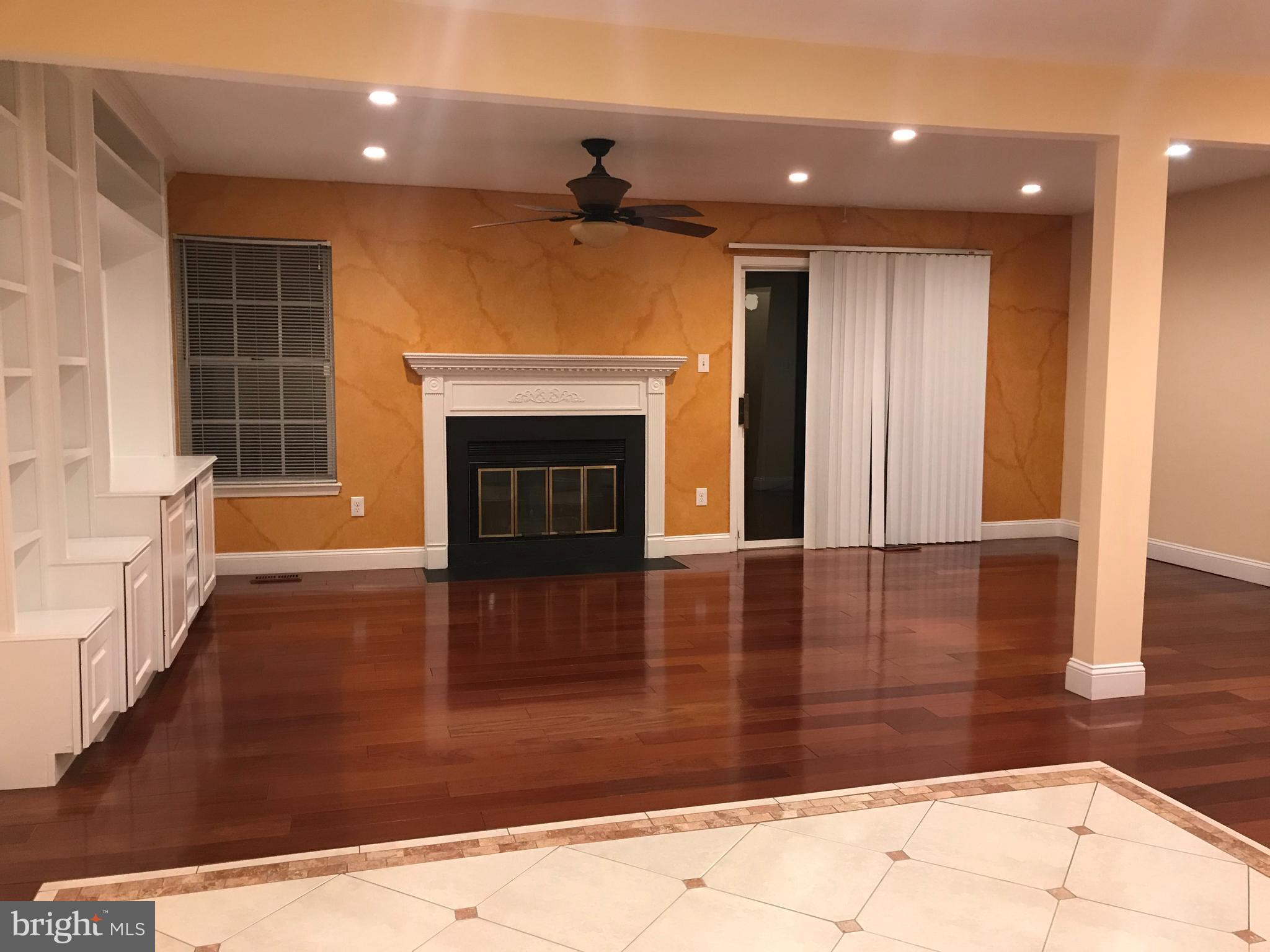 10354 COLLEGE SQUARE