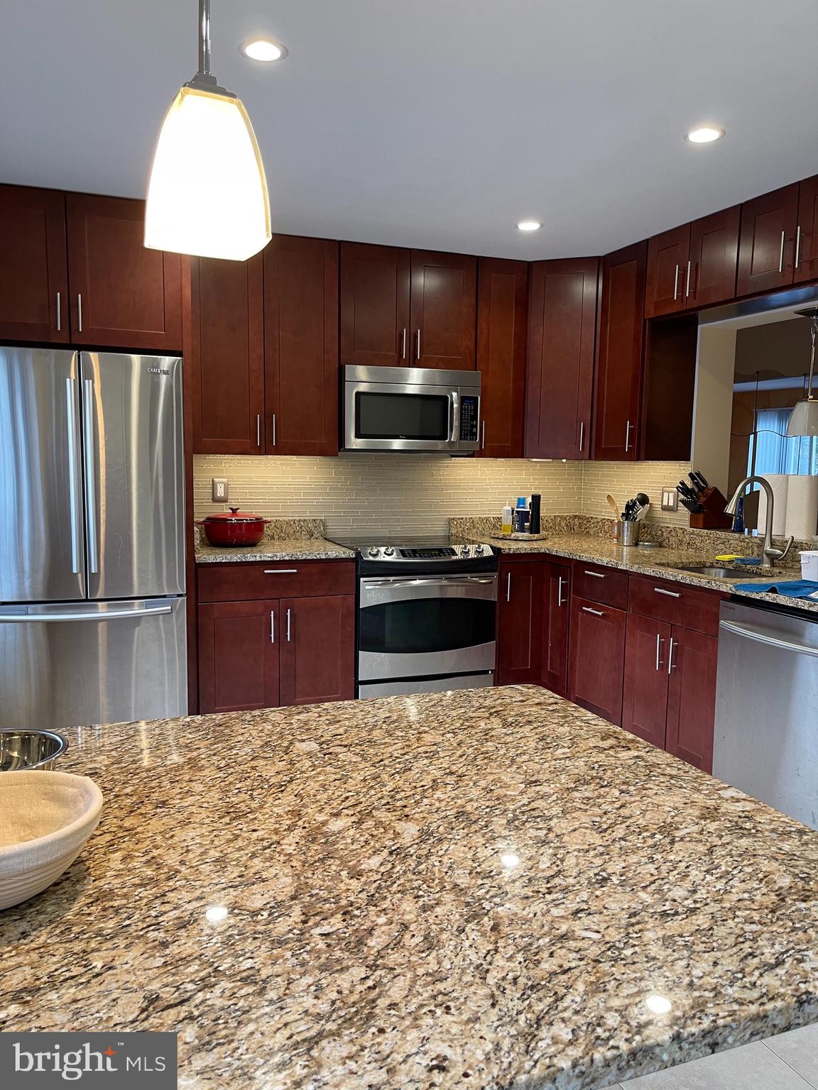 10354 COLLEGE SQUARE