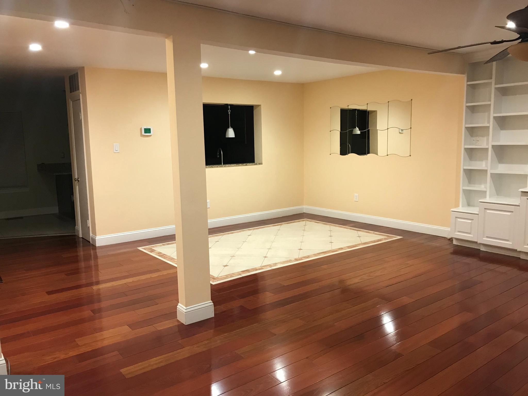 10354 COLLEGE SQUARE