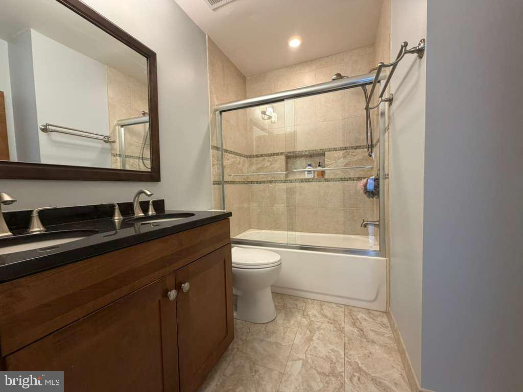 10354 COLLEGE SQUARE