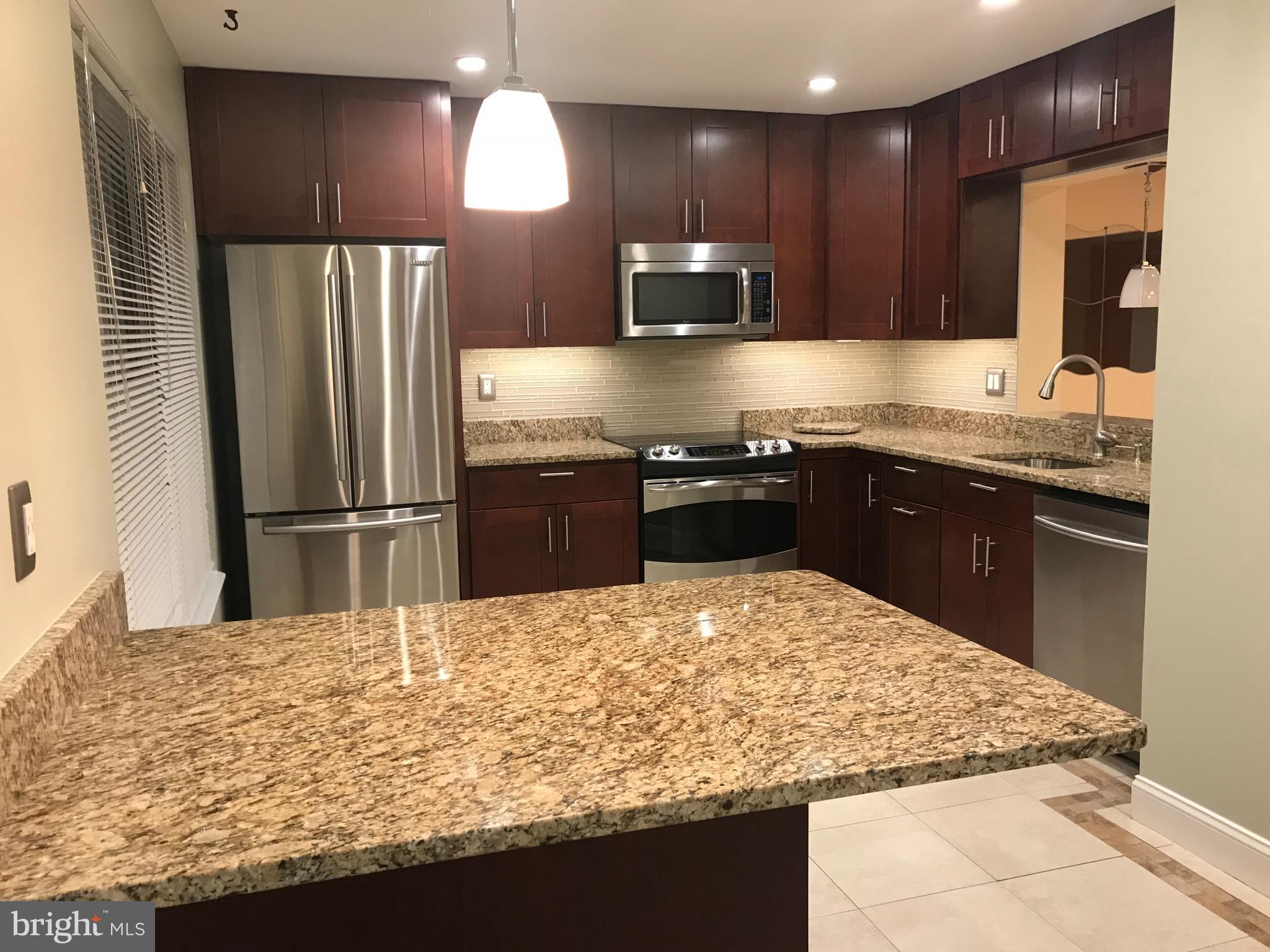 10354 COLLEGE SQUARE