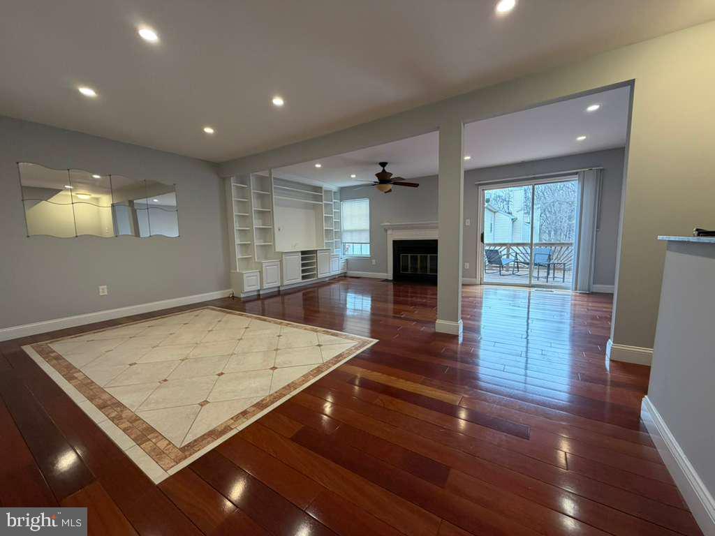 10354 COLLEGE SQUARE