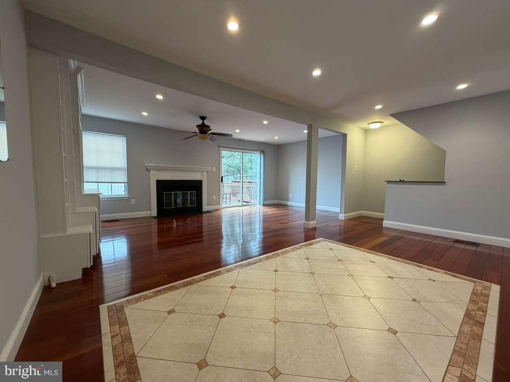 10354 COLLEGE SQUARE