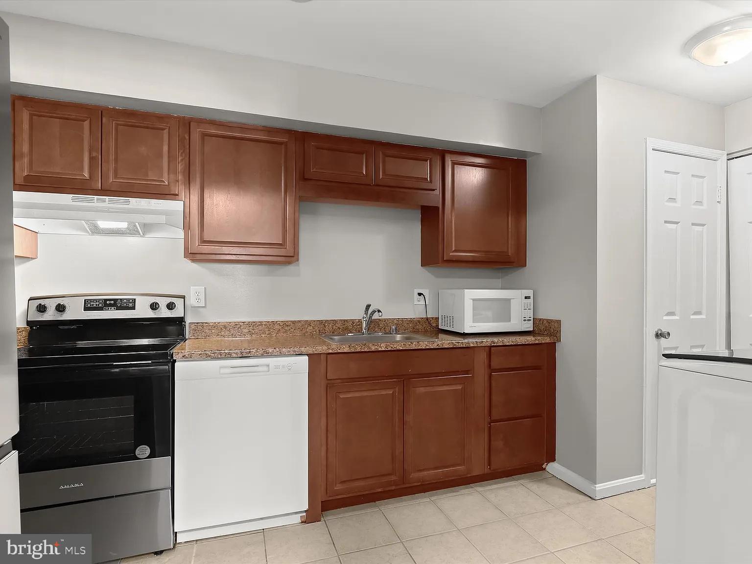 9075 N LAUREL ROAD G