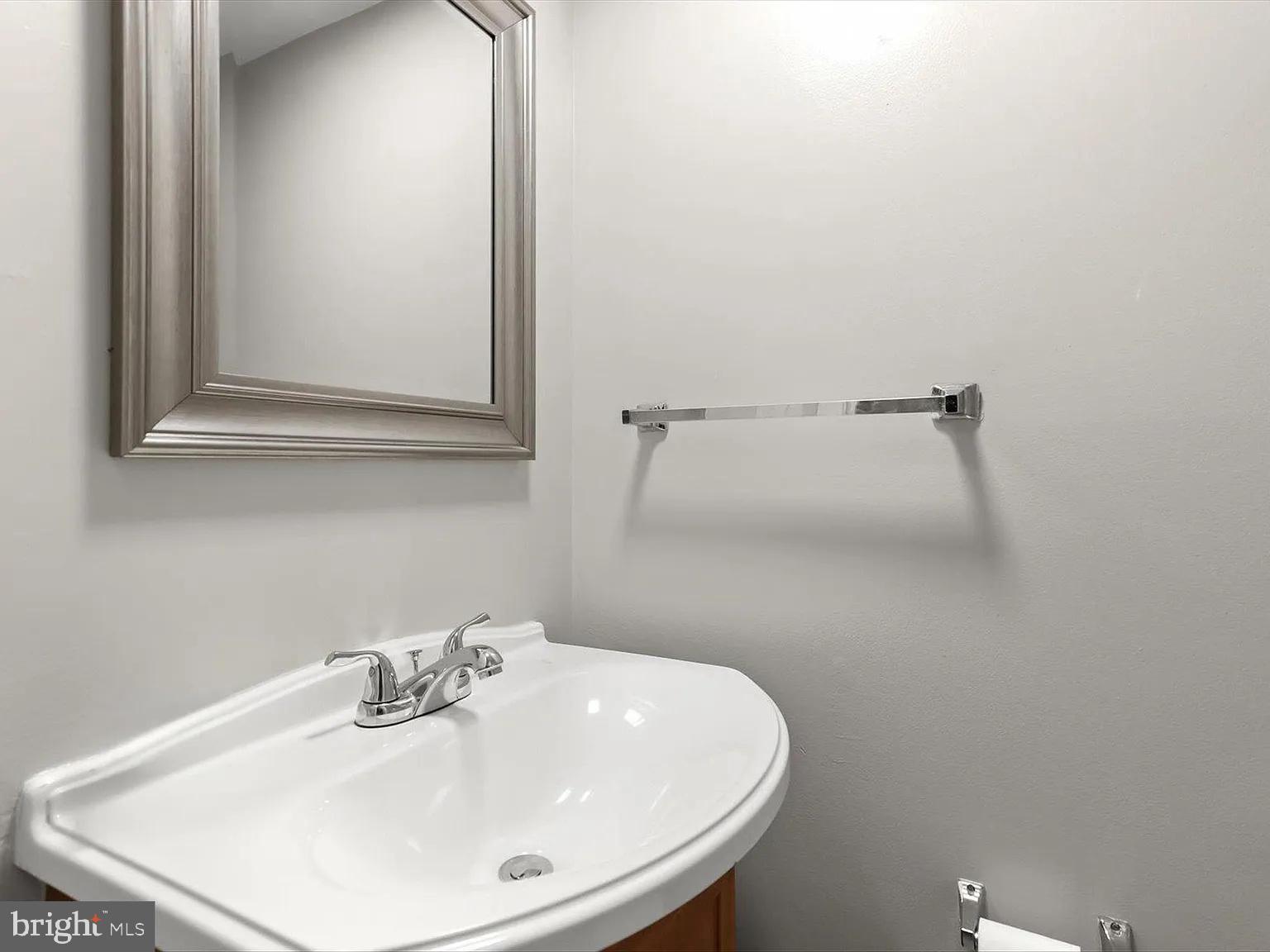 9075 N LAUREL ROAD G