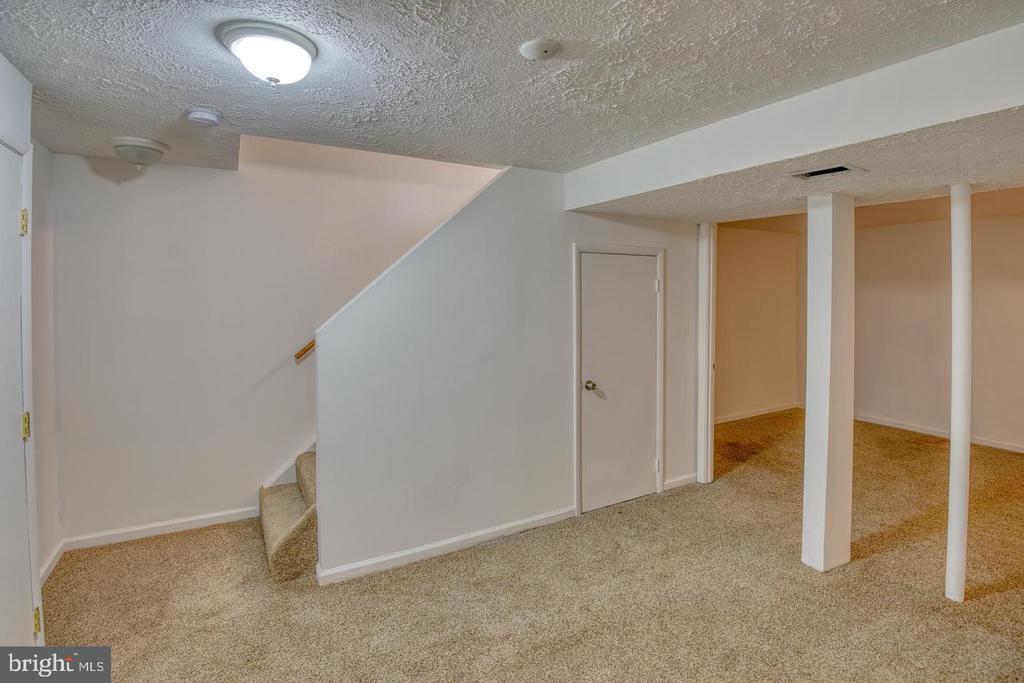 9220 PINENUT COURT