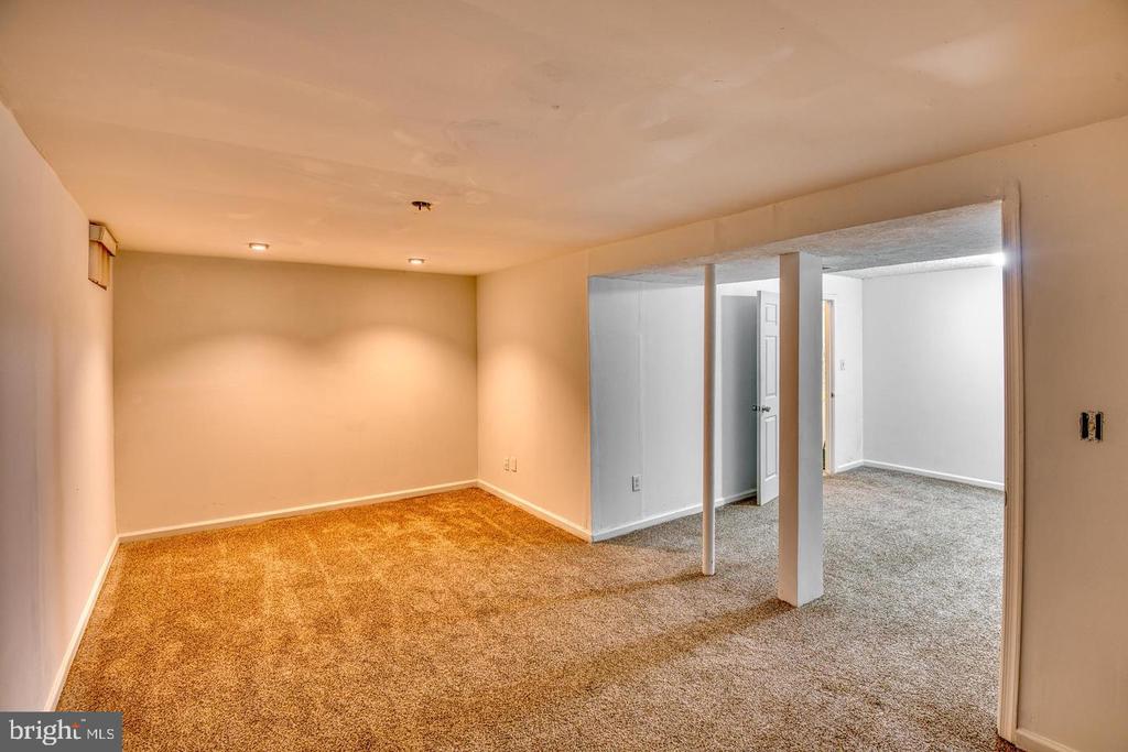 9220 PINENUT COURT